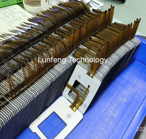 Processo de montagem de interruptores de membrana de circuito impresso flexível (FPC) em Lunfeng